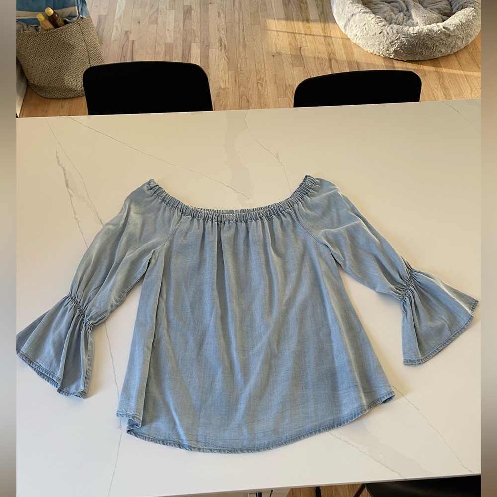 Women’s beautiful blouse like new.